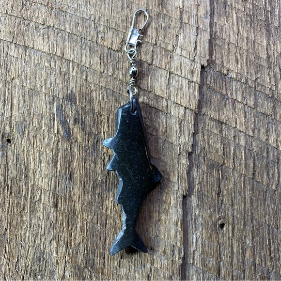 Onyx Shark Fishing Outdoors Swivel Lure Bail Necklace Pendant - Picture 1 of 4